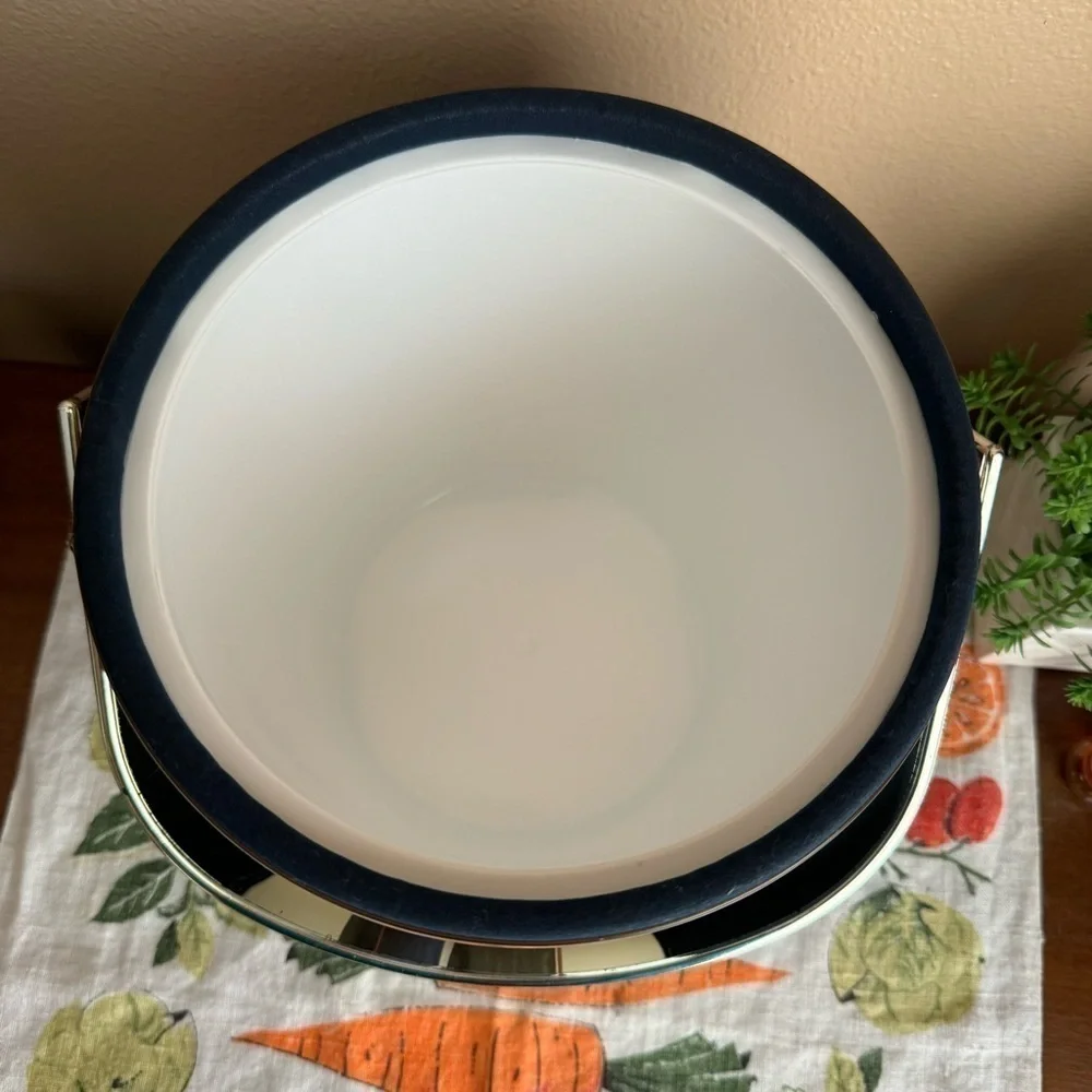 Vintage style lady golfer navy ice bucket with lid
